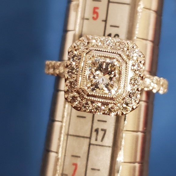 New, unworn - 14kt. White Gold Diamond Ring. - Picture 2 of 15